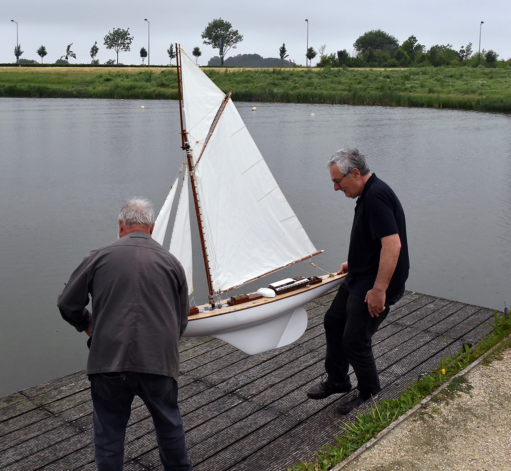 Première mise à l'eau en compagnie de Gilles qui est venu avec son Eva..jpg